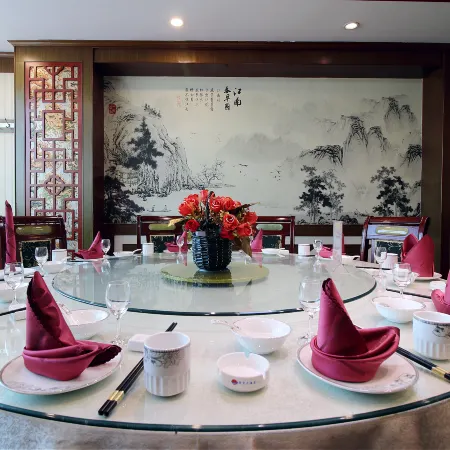 Huanyu Grand Hotel (Yishui Dongfang Shopping Center Chang'an South Road)