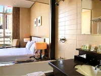 Elegance Hotel