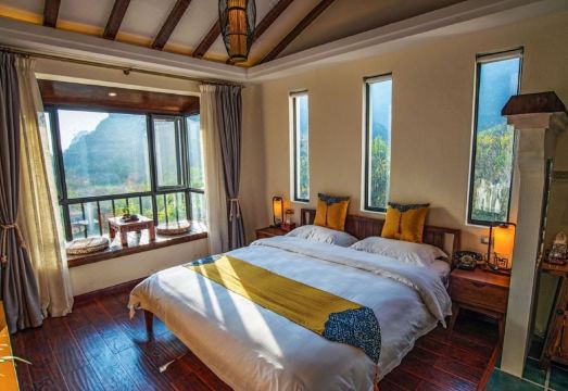 Secret Courtyard Hotel 조식 및 스쿠터