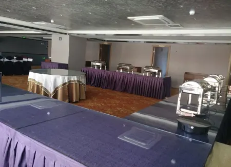 Lvhai Mingzhu Hotel Отели рядом с достопримечательностью «Cham Lake National Water Conservancy Scenic Area»