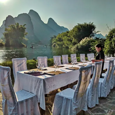 Yangshuo Mountain Retreat-by Yulong River