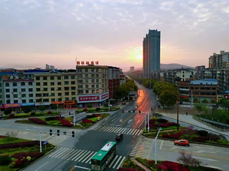 Dong'an Xiangyuan Business Hotel Отели рядом с достопримечательностью «Visit the Ancient City of Lingling»