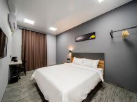 VV优选酒店(广州新白云国际机场店) - 特惠优选大床房