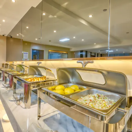 Lavande Hotel (Wulanhot Wuyi Square)