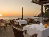 Katathani Phuket Beach Resort Отели рядом с достопримечательностью «Смотровая площадка Ката-Карон»