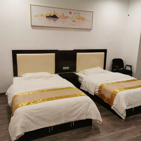 Luodian Chuncheng Hotel