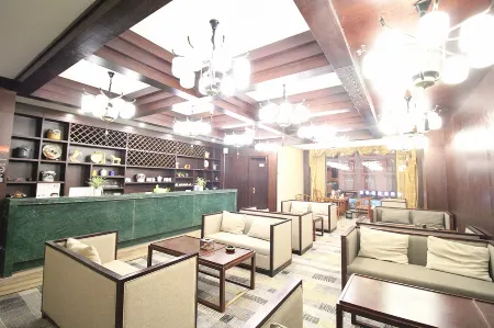 Xueyu Qingge Hotel Отели рядом с достопримечательностью «Litang Temple»