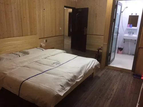 Longyan Jiumu Farm House