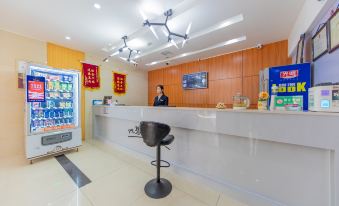 Kaiman Hotel (Yichang CBD Shopping Center Jiefang Road Pedestrian Street)