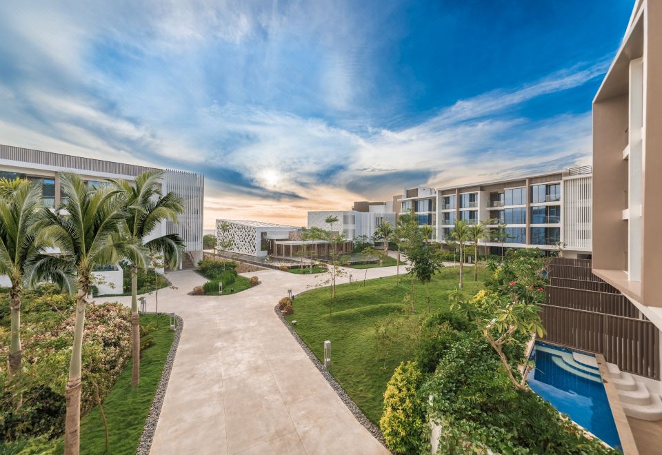 4. 크림슨 리조트 ..