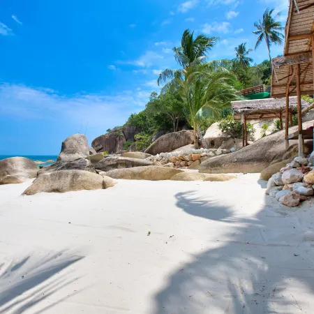 Crystal Bay Yacht Club Beach Resort Отели рядом с достопримечательностью «Тхонг-Такиан»