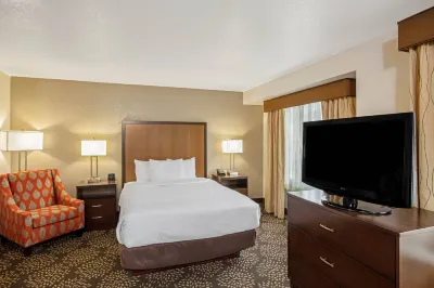 La Quinta Inn & Suites by Wyndham Las Vegas Red Rock Hotels near Speedway