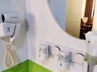 7天优品酒店(哈尔滨中央大街索菲亚教堂店) - 电竞三人房