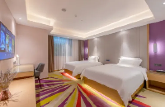 麗楓酒店（中山火炬開發區輕軌中山站店） 鄰近法治景石的酒店