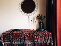 昆明阳光公寓酒店 - 法式复古砖红大床房