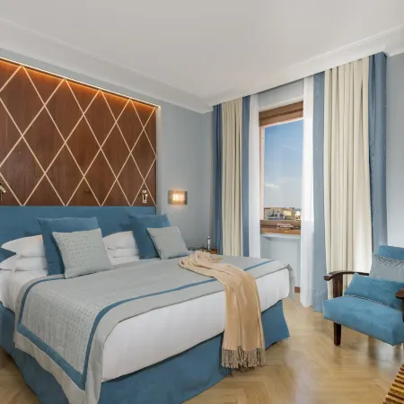 Bettoja Hotel Mediterraneo Отели рядом с достопримечательностью «Базилика Санта-Парасседе»