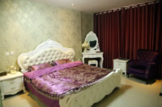 Linzhang Crown Holiday Hotel