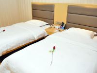 速8酒店(广州白云金沙洲沙贝地铁站店) - 标准双床房(无窗)