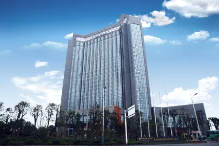 Wyndham Grand Plaza Royale Xianglin Shaoyang Отели рядом с достопримечательностью «Shaoyang University (Southeast to Shaoyang Bureau of Commerce)»