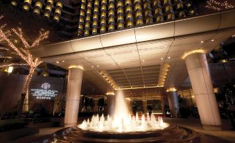 At night, there is a time-lapse video showing the entrance of a hotel with a grand fountain and illuminated lights at Harbour Plaza Metropolis