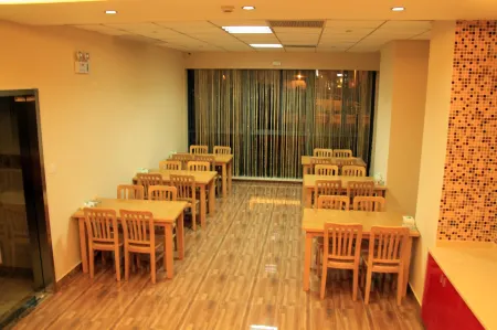 GreenTree Inn Jiangsu Suzhou Taicang Liuhe Passenger Station Express Hotel Отели рядом с достопримечательностью «Yangtze Estuary Tourist Resort in Taicang, Jiangsu Province»