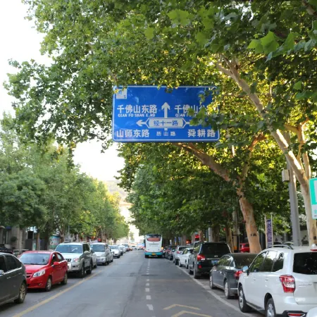 Grace Inn (jinan qianfoshan hospital dian) Отели рядом с достопримечательностью «Цяньфошань»