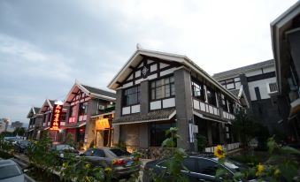 Huayutang Renwen Inn