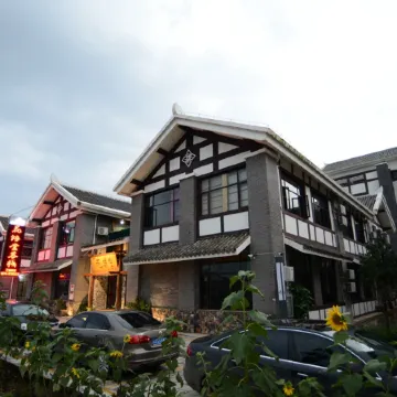 Huayutang Renwen Inn