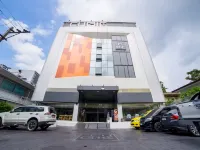 Cubic Pratunam Hotels near CrewAcademy
