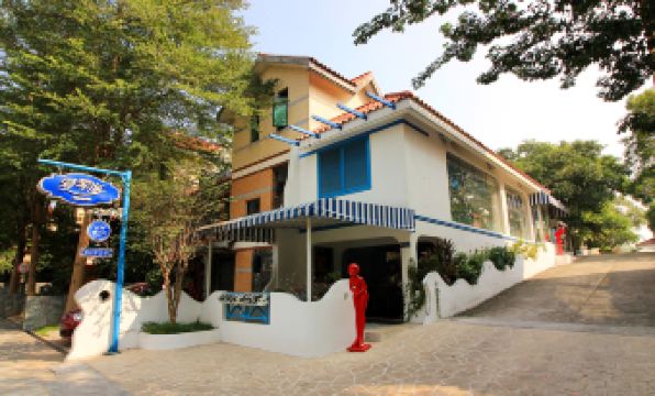 Aiqinhai Theme Hostel