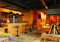 The Twelve Manor Terraces Hostel - bar