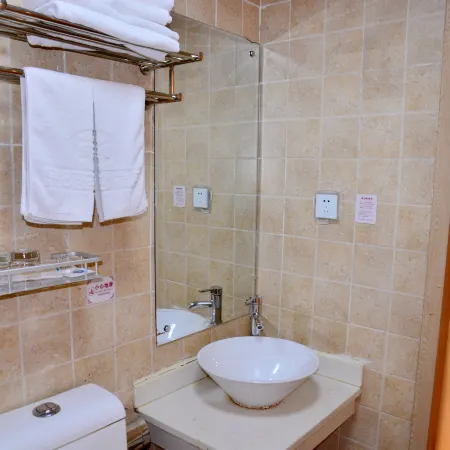 Le8 Chain Hotel (Bengbu Railway Station Store)