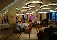 Binhe Grand Hotel (Tianshui High-Speed Railway South Station)