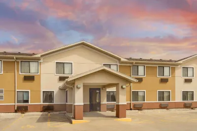 Super 8 by Wyndham Fond du Lac Отели в г. Фонд дю Лак