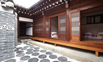 Jongno Midam Hanok Stay