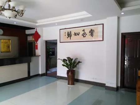 Wuzhishan Qiuguang Hotel Отели рядом с достопримечательностью «Hainan Open University Wuzhishan Branch»