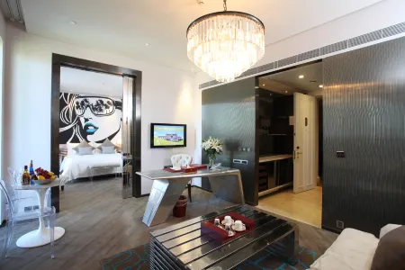 Orient-Anyi international Hotel Отели рядом с достопримечательностью «Nangong Parrot Park»