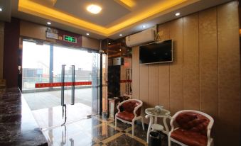 Jitai Chain Hotel (Shanghai Huashan Hospital Gucun Park Subway Station)