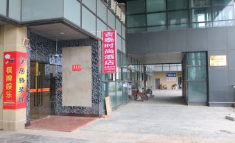 Jitai Chain Hotel (Shanghai Huashan Hospital Gucun Park Subway Station)