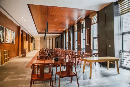 Confucius  Hotel Отели рядом с достопримечательностью «Guizhou Aviation Vocational and Technical College»