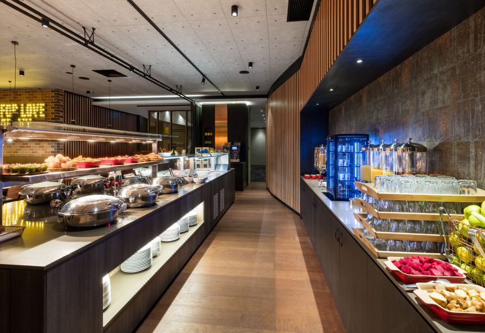 Holiday Inn Perth City Centre Over view