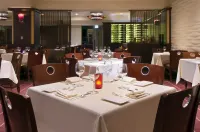 Hilton Chicago O'Hare Airport Hotels in Bensenville