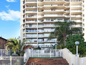 Rainbow Commodore Coolangatta