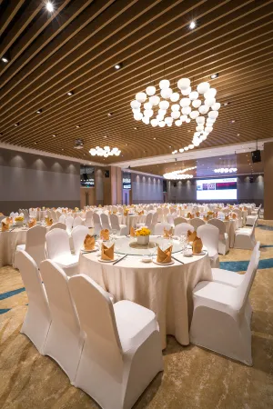 Ramada Encore by Wyndham Jintang Отели рядом с достопримечательностью «Jintang Bajing»