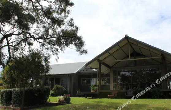 小精靈山鄉村旅館