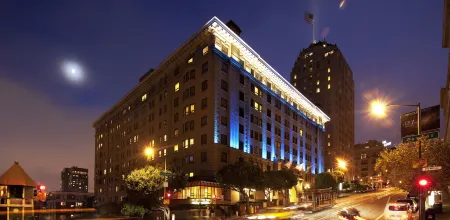 Stanford Court San Francisco Отели рядом с достопримечательностью «Форт-Пойнт»