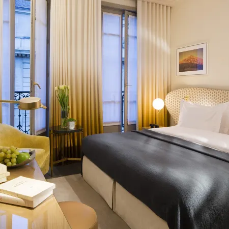 Hôtel le Marianne Отели рядом с достопримечательностью «8-й округ: Елисейские поля»