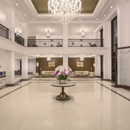 Grand Palace Hotel Sanur - Bali Отели рядом с достопримечательностью «Пляж Сегара»