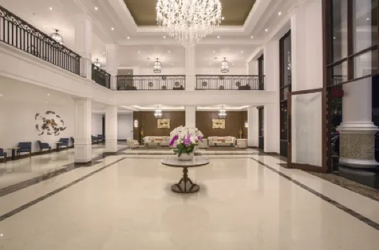 Grand Palace Hotel Sanur - Bali Отели рядом с достопримечательностью «Bali Theatre»