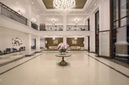 Grand Palace Hotel Sanur - Bali Отели рядом с достопримечательностью «Kampus FKIP UNMAS»